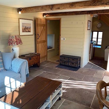 Demesne Farm Guesthouse มอนมัท ภายนอก รูปภาพ