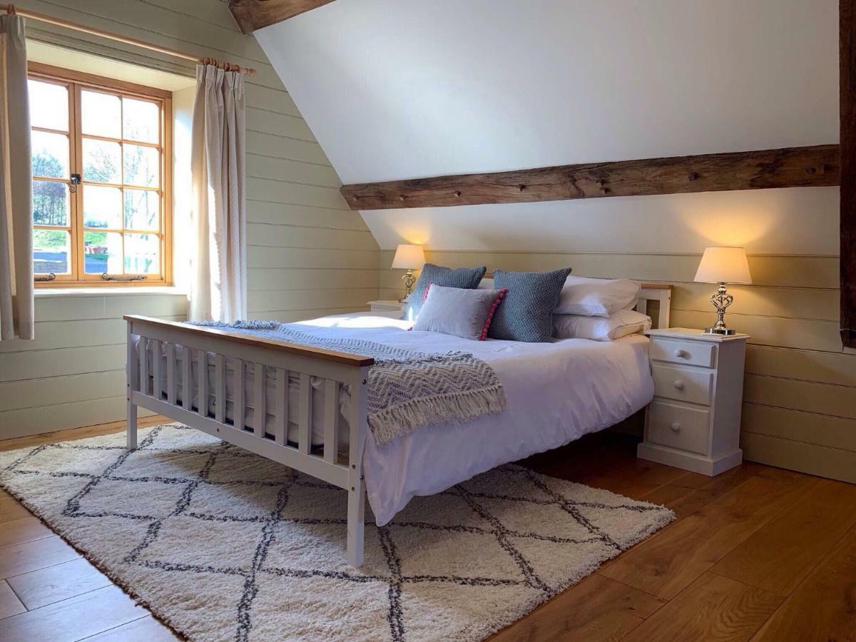 Demesne Farm Guesthouse มอนมัท ภายนอก รูปภาพ